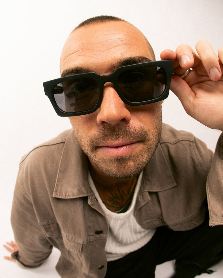 AMBASSADOR/ MATTE BLACK